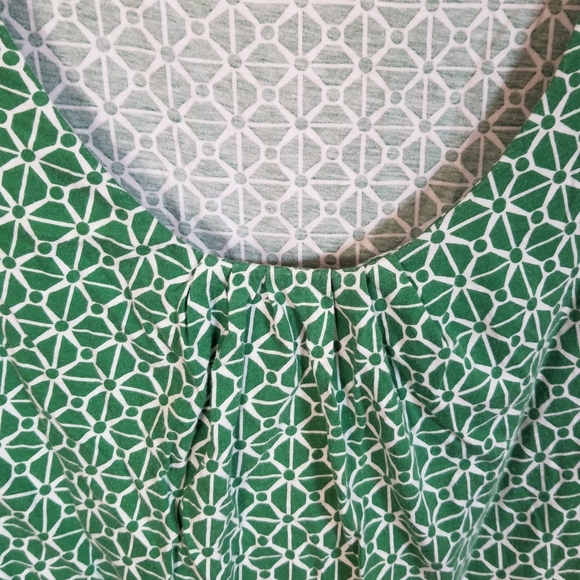 Banana Republic Scoop Neck Geo Print Top Green Small - Picture 2 of 5